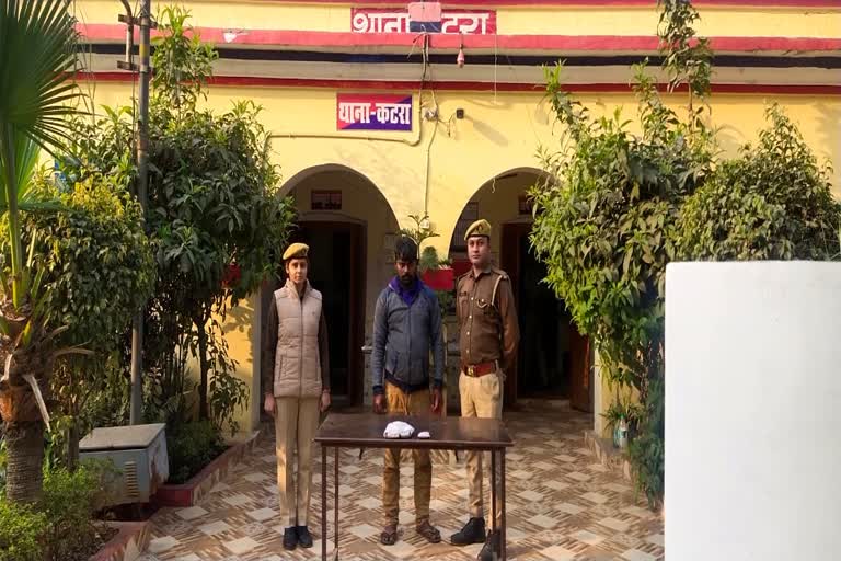 पुलिस की गिरफ्त में आरोपी. पुलिस की गिरफ्त में आरोपी.