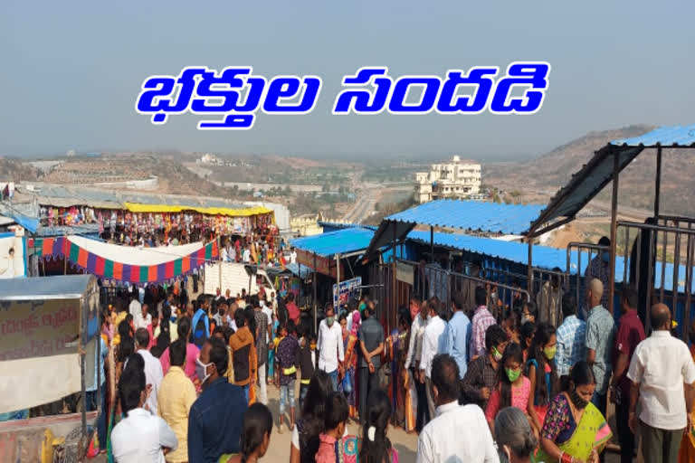 Yadadri Sri lakshmi Narasimha swamy temple premises were crowded with devotees in yadadri bhuvanagiri district