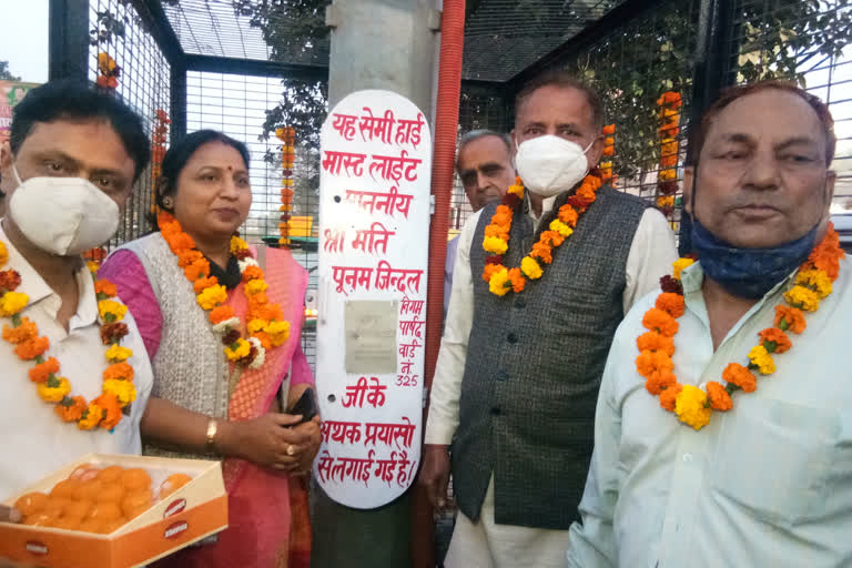 high mast light imposed in east sagarpur by councilor poonam jindal