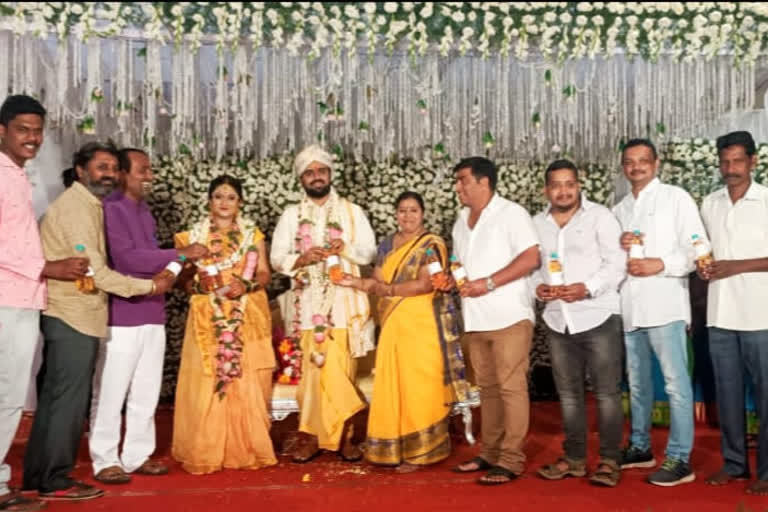 given petrol to marrige couple in mysuru news