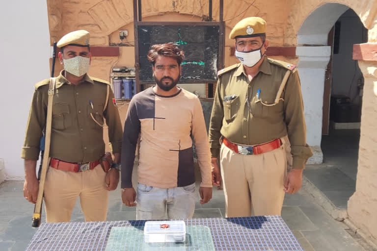 देसी कट्टे के साथ आरोपी गिरफ्तार, Accused arrested with desi katta