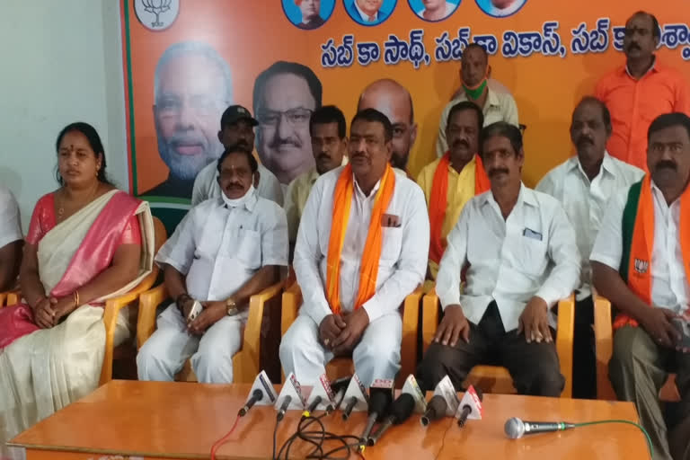 telangana bjp vice president enadala lakshmi narayana demand for Vaman Rao murder case should be investigated with CBI