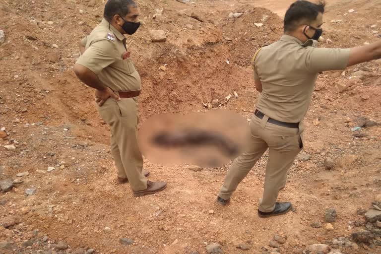 Palakkad The body was found burnt  പാലക്കാട് കത്തിക്കരിഞ്ഞ നിലയിൽ മൃതദേഹം കണ്ടെത്തി  പാലക്കാട്  പാലക്കാട് വാർത്തകൾ  palakkad news