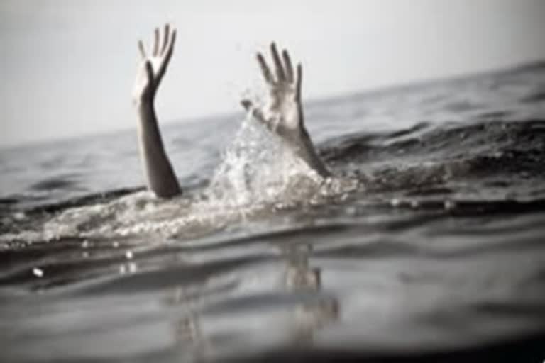 dead body found in ghughutta river of vishrampur