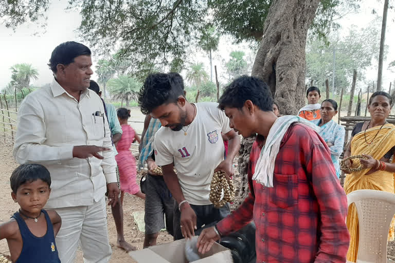 Bijapur District Panchayat member presented Ghungroo to Dorla tribal