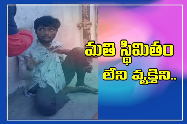 a man who chased a child was caught and beaten by locals In Hyderabad