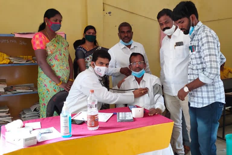 health-camp-at-pedda-kandukuru-in-yadagiri-gutta-mandal