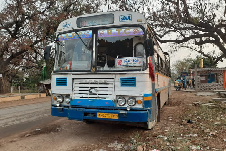 bus hits lorry in kadapa ditrict