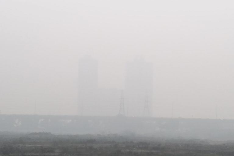 Noida and Greater Noida more polluted than Delhi AQI in Red Zone