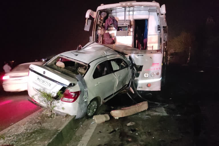 5 killed as car collides with bus in Ahmednagar  5 killed in car accident  Road accident in Maharashtra  Maharashtra road accident  5 killed in road accident in Maharashtra  മഹാരാഷ്‌ട്രയിൽ കാറും ബസും കൂട്ടിയിടിച്ച് അഞ്ച് മരണം  മഹാരാഷ്‌ട്ര  മഹാരാഷ്‌ട്ര വാഹനാപകടം  വാഹനാപകടം  അപകടം  ദേവ്‌ഗഡ് ഫത