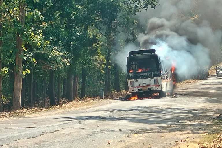 Fire on bus in Kunkuri