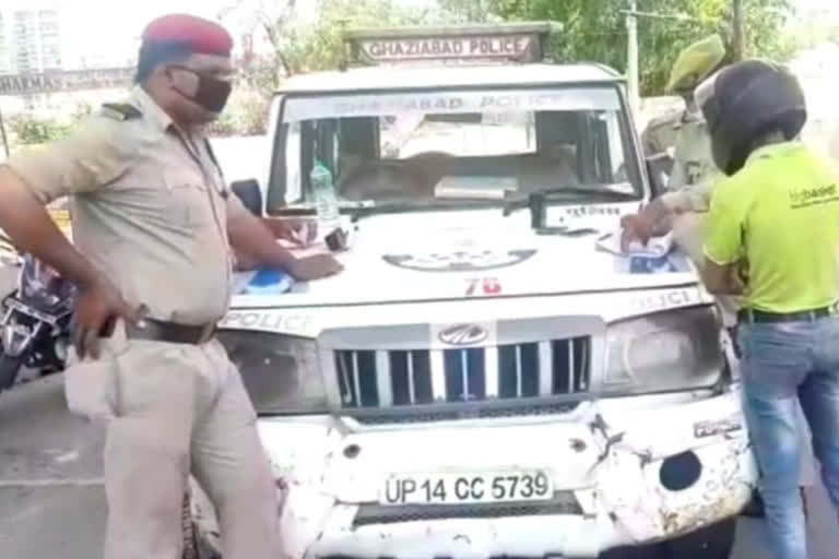 ghaziabad car driver,  car driver challan in ghaziabad,  helmet challan in ghaziabad,  गाजियबाद में हेलमेट का चालान,  यातायात पुलिस गाजियाबाद