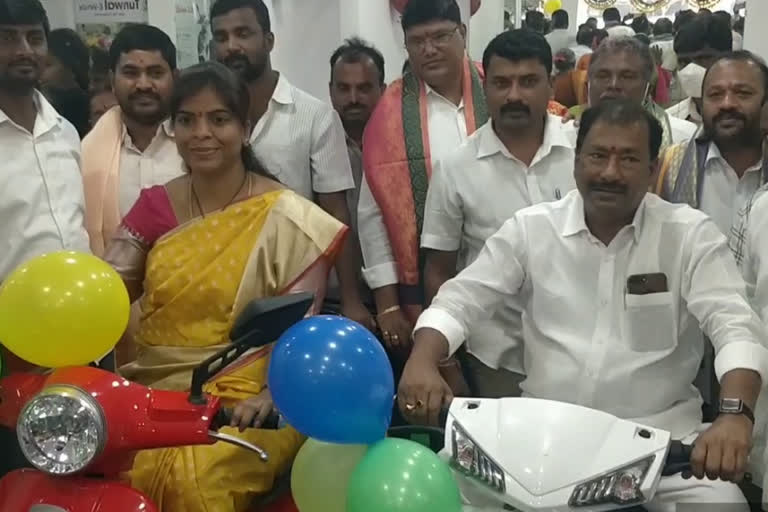 uppal mla bethi subhash reddy started electric vehicle in kushaiguda