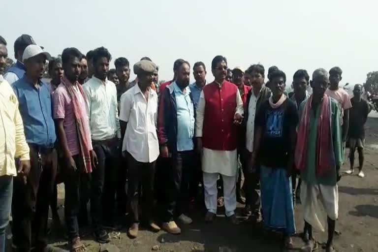 anti social elements damaged statue of martyr tilka manjhi in pakur