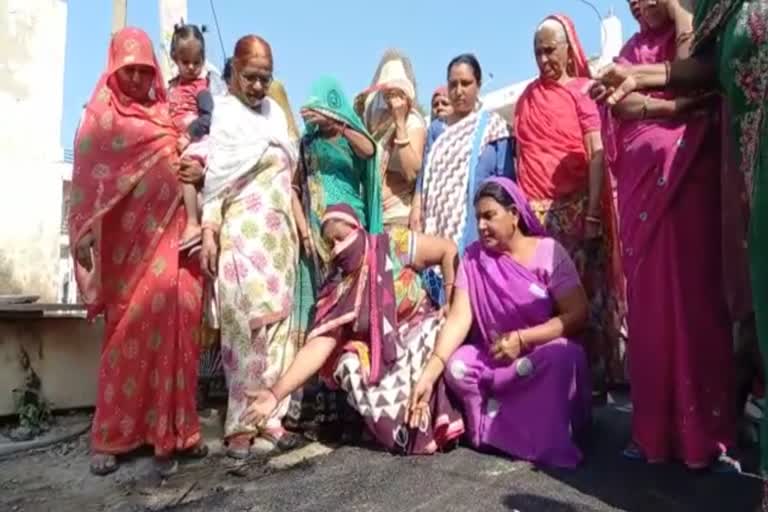 Protest of people in Kanchan Nagar, poor road construction in Ajmer