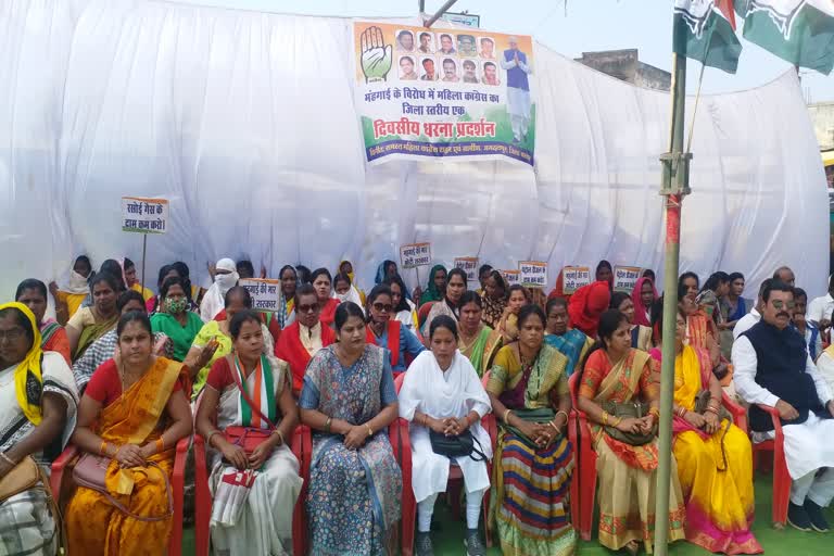 mahila-congress-protest-against-rising-inflation-in-jagdalpur