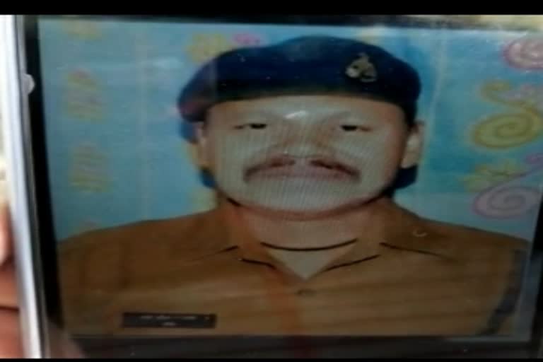 Policeman dies under suspicious circumstances