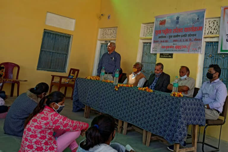 neighborhood youth parliament program Jhunjhunu, Churning on rainwater conservation, पड़ोस युवा संसद कार्यक्रम झुंझुनू, नेहरू युवा केंद्र वर्षा जल संग्रहण कार्यक्रम