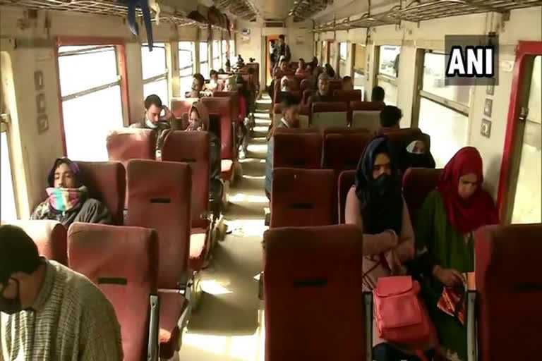 Locals welcome resumption of train services in J-K after nearly 1 year  ജമ്മു കശ്മീരിൽ ട്രെയിൻ സർവീസ് പുനരാരംഭിച്ചു  ശ്രീനഗർ  ജമ്മു കശ്മീർ  ജമ്മു കശ്മീർ ടൂറിസം