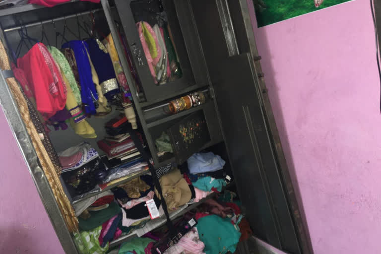 theft from house of a police in patna