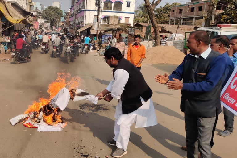 Left parties protest against petrol and diesel price hike