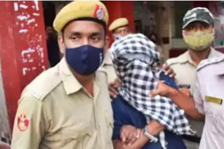 आरोपी