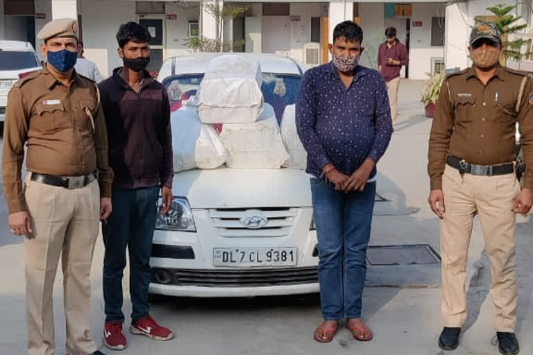 Delhi police arrested 2 illegal liquor smuggler in Fatehpur Berry