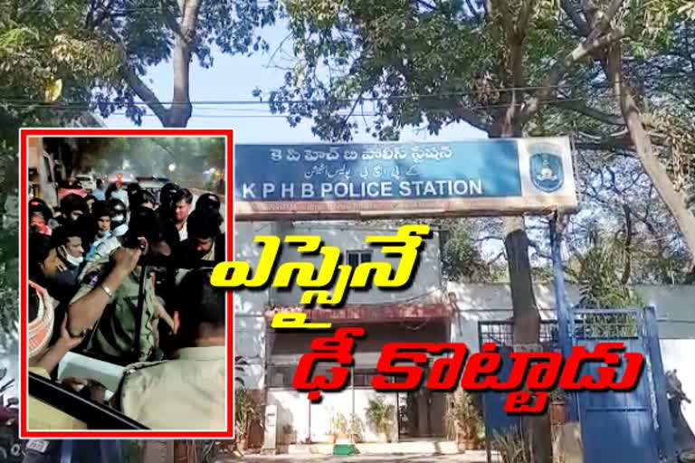 a man rushed kphb sub inspector in escape from drunk and drive tests