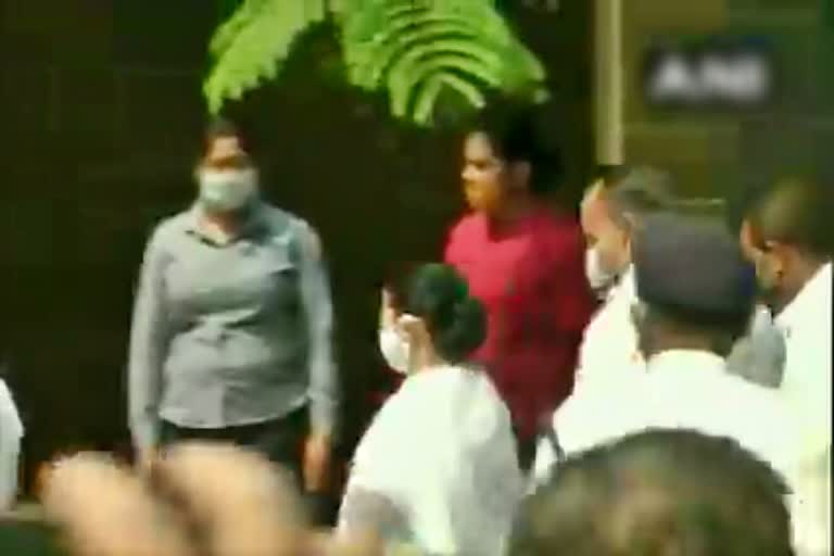 Mamata reaches Abhishek's home