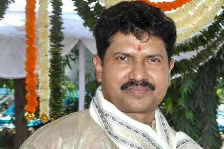 MP Mohan Delkar suicide case update