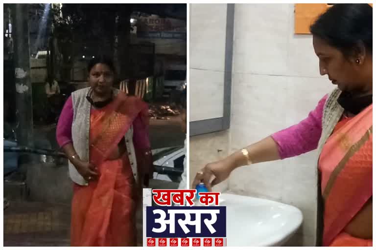 inspection of toilet done by councilor poonam jindal