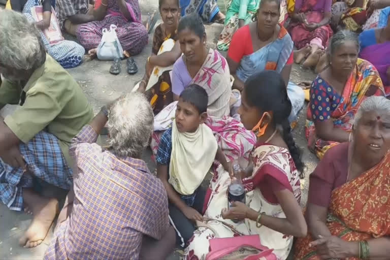 300 differently abled men protest, vellore anna salai, employment for differently abled, vellore latest, 300 மாற்றுத்திறனாளிகள் போராட்டம், மாற்றுத்திறனாளிகளுக்கான வேலைவாய்ப்பு, வேலூர் மாவட்டச்செய்திகள், வேலூர்