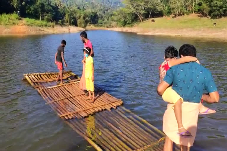 Barge  idukki  Kanchiyar Ayyappancoil panchayath  ചങ്ങാടം  ഇടുക്കി  കാഞ്ചിയാർ,അയ്യപ്പൻകോവിൽ പഞ്ചായത്ത്  റോഡ് പ്രശ്നം