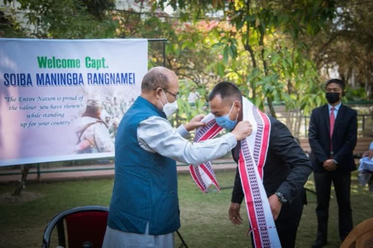 Manipur CM felicitates captain Rangnamei