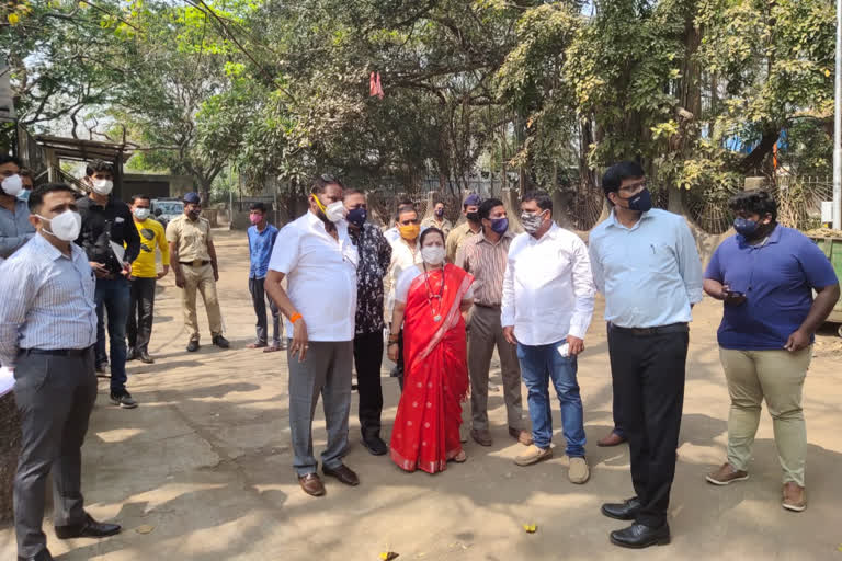 Mayor Kishori Pednekar inspected the cemetery