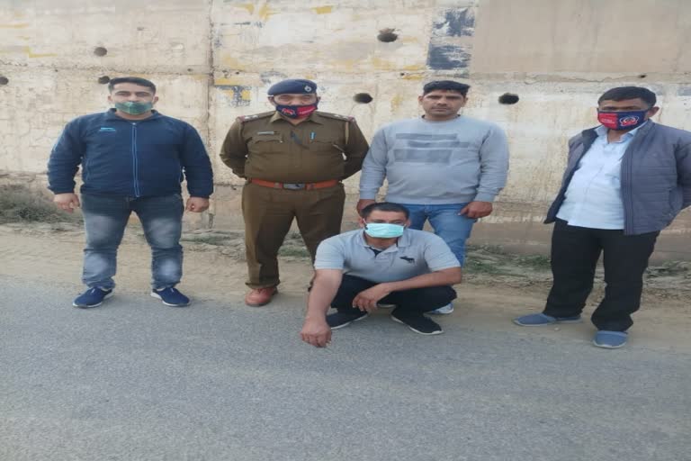 hansi police arrest drugs peddler