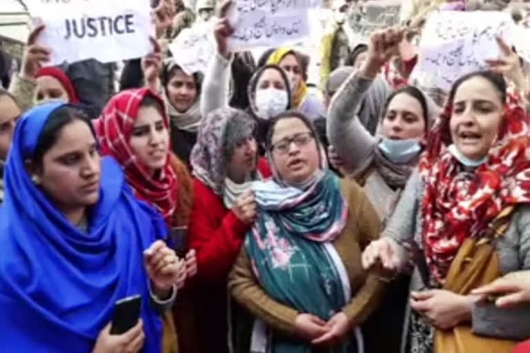 Pakistani wives of ex-Kashmiri militants protest in Srinagar