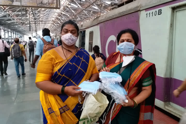 maharashtra women travel association Demands Give masks free for the passengers with train tickets