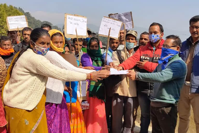 gangolihat villagers protest