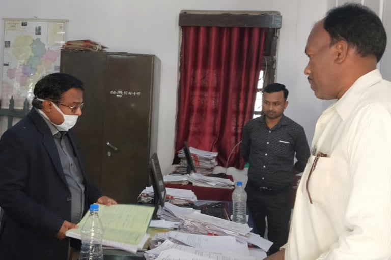 Jashpur Collector issued show cause notice