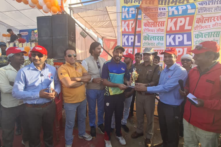 Kolarus Premier League  second day of Kolarus Premier League  shivpuri news  शिवपुरी न्यूज  KPL  केपीएल  jaipur latest news  जयपुर लेटेस्ट न्यूज  राजस्थान टीम