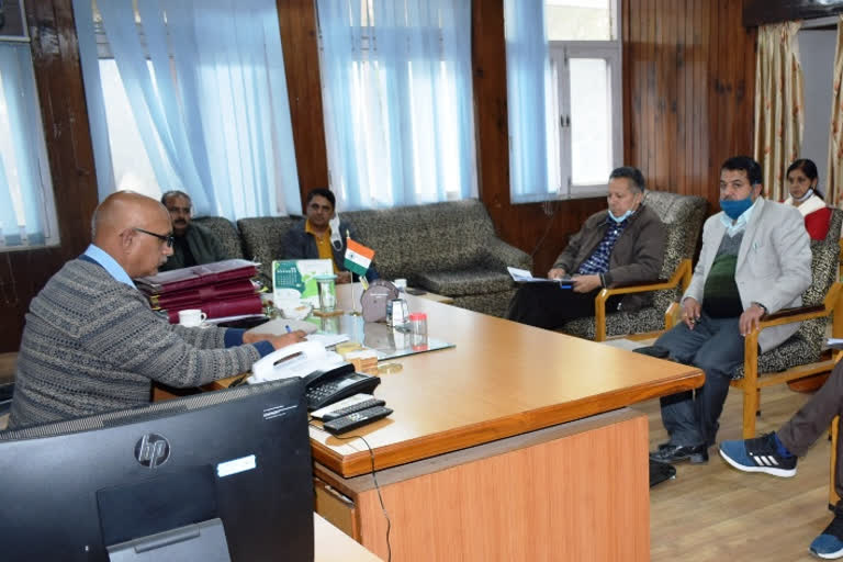 Additional District Magistrate S.K. Parashar held meeting of  Water and Sanitation Mission
