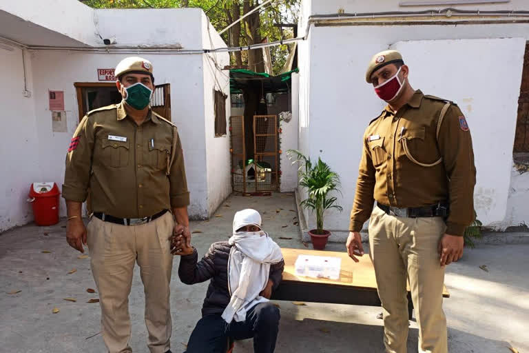 robbber arrest in north west delhi,  robber arrest by delhi police,  majnu ka tila police arrest a robber,  मजनू का टीला पुलिस,  दिल्ली में डकैत गिऱफ्तार,