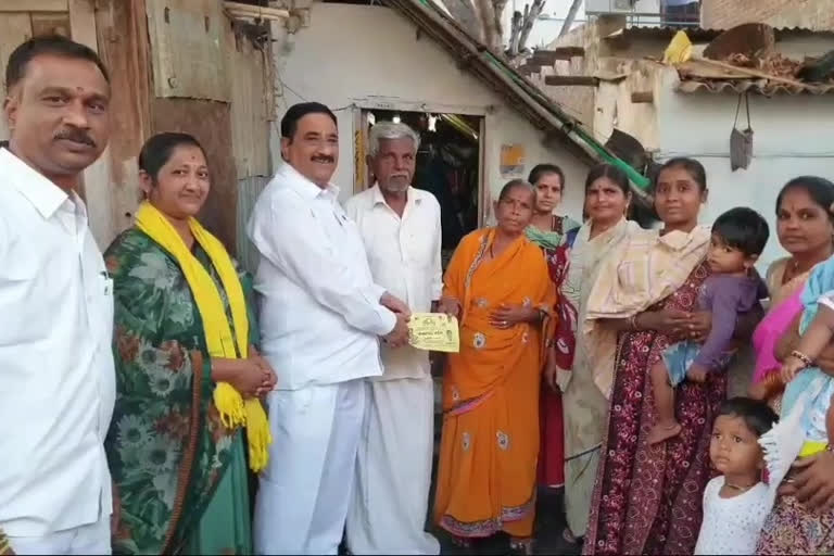 tdp leader kalva srinivasulu participated muncipal election campaigning in rayadhurgam ananthapuram district