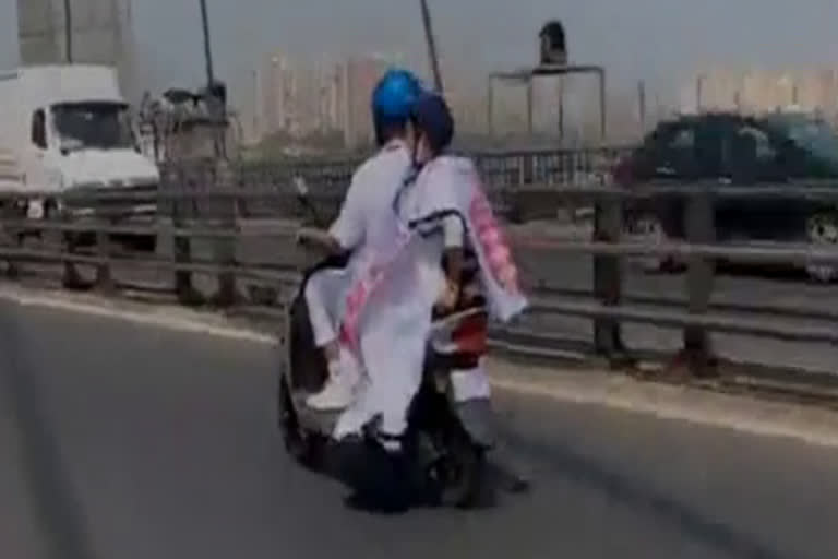 Mamata Banerjee on electric scooter to protest fuel price hike  Mamata Banerjee om scooter  Mamata Banerjee on electric scooter  ഇന്ധനവില വർധനവിനെതിരെ വ്യത്യസ്ത പ്രതിഷേധവുമായി മമത ബാനർജി  കൊൽക്കത്ത  കൊൽക്കത്ത വാർത്തകൾ  മമത ബാനർജി