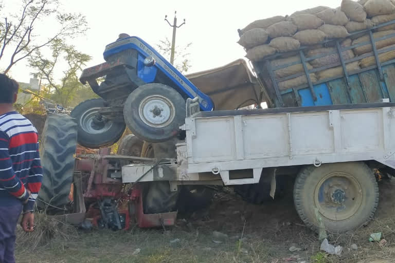 कैंटर व ट्रैक्टर की टक्कर में एक की मौत