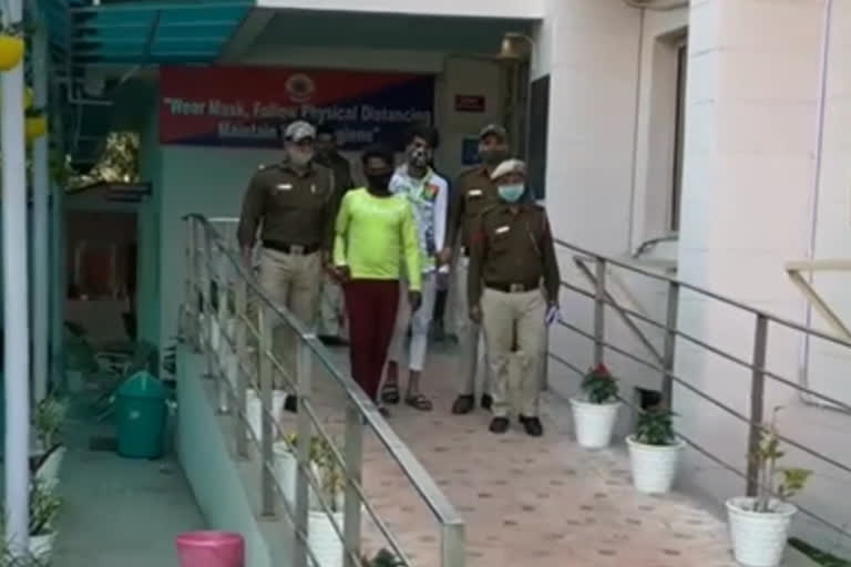 Mukherjee Nagar police station arrested two vicious thieves