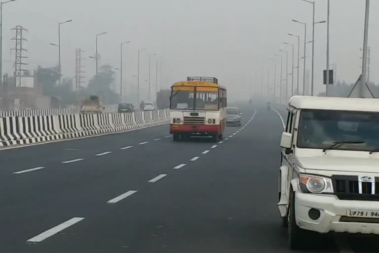 फिरोजाबाद-रोडवेज बस चालकों की मनमानी से यात्री परेशान