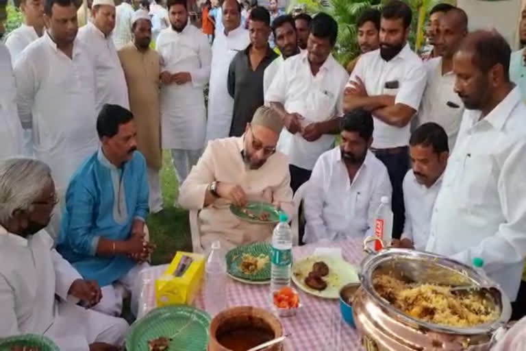 Sea Food Festival has been organized under the auspices of Gangaputra Sangh at Jiyaguda Sabzi Mandi in Hyderabad