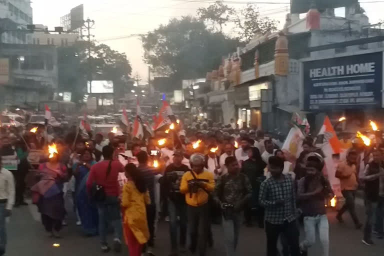 Congress burnt effigy of Prime Minister Narendra Modi on rising inflation in Ranchi